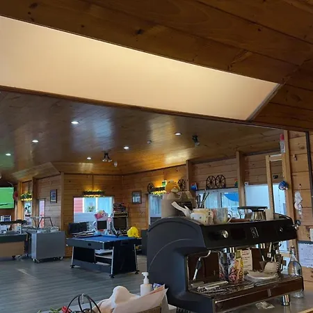 Quality Hotel Rooms With 1, 2, 3 Or 4 Double Beds